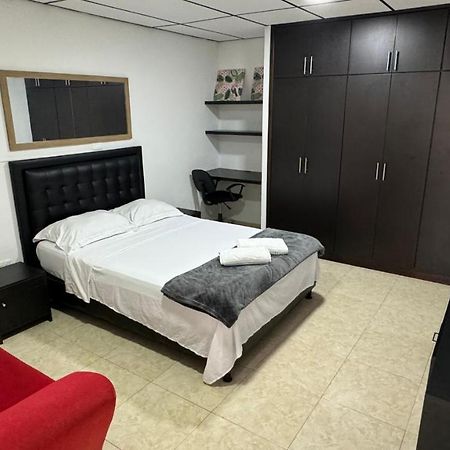 Acogedor Apartaestudio Ubicado En La Zona Rosa De Pereira Apartamento Exterior foto